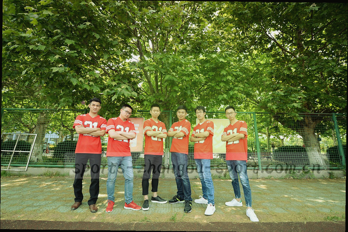跑道线条与半透明网格叠加的抽象图形